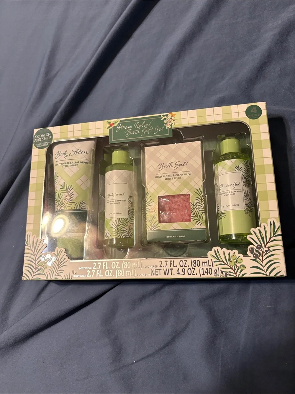 Green Floral Bath & Body Gift Set - Refreshing Scent Holly Floral and Clear Musk